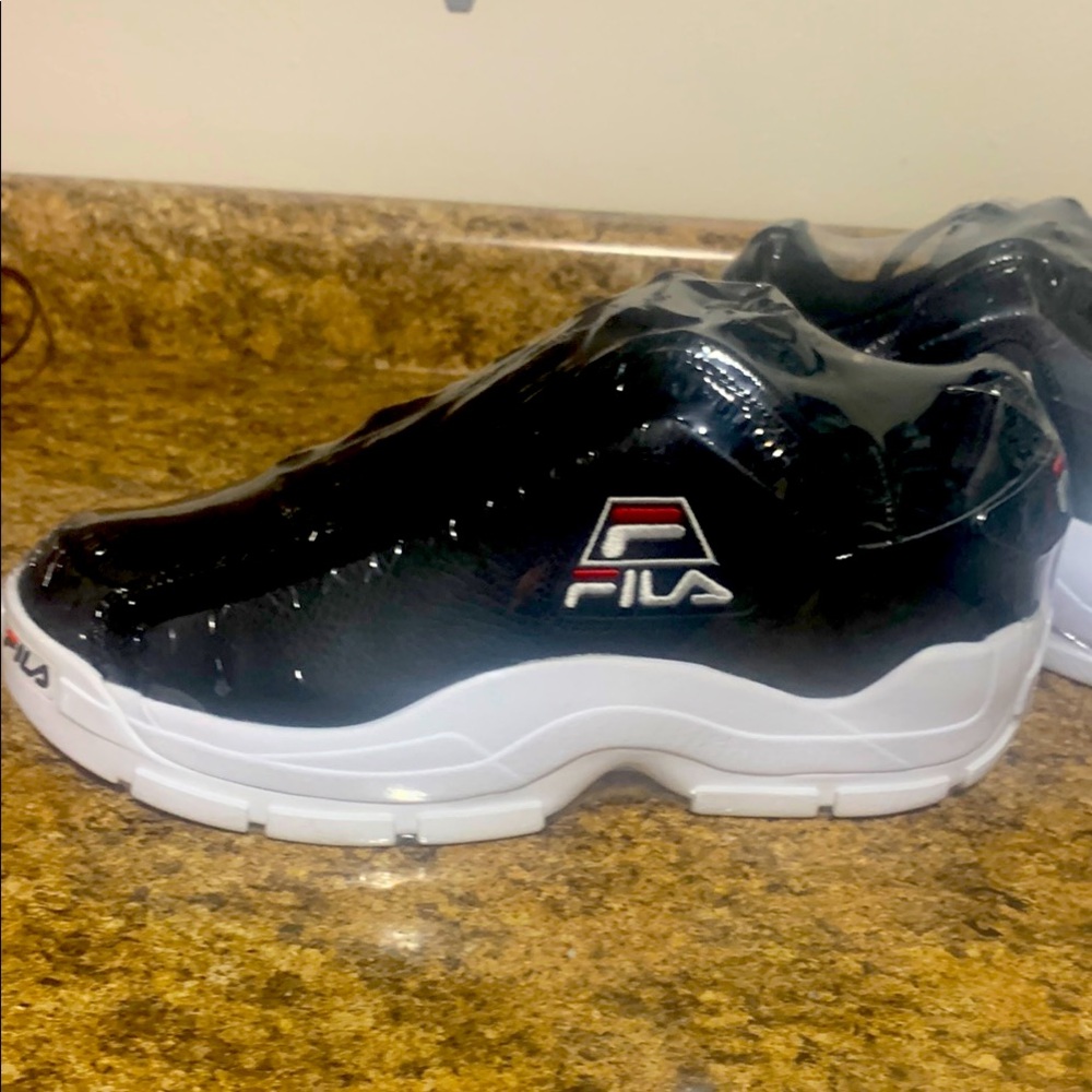 Mens size 12, white and black, Grant Hill 2 low Fila shoes